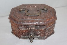 Ancien coffret / boite en cuivre repoussé Iznik, Oriental