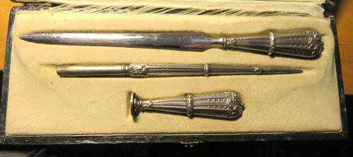 Necessaire ecriture ancien - à,