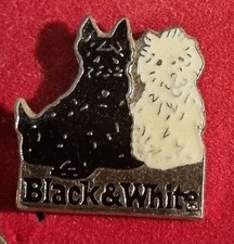 Pins Chiens Black And White