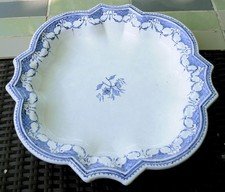 Grand plat creux céramique blanche signé CH de Mons  daté 1995