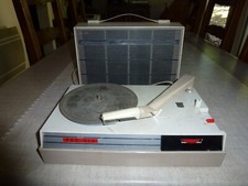 PETIT TOURNE-DISQUES RADIOLA SUR PILE