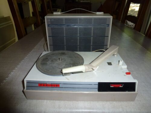 Petit tourne disques - petit, radiola