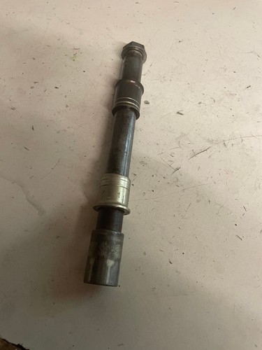 Axe roue avant kxf - axe,