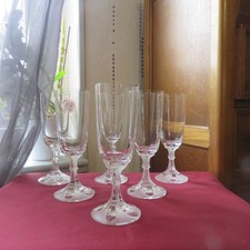 6 flutes a champagne en cristal  LALIQUE modèle valencay signée H 18,5 cm