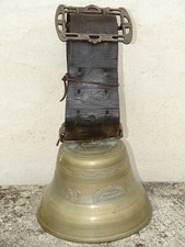 IMPORTANTE CLOCHE DE VACHE BRONZE & COLLIER CUIR BARINOTTO CHIANTEL SUISSE déco