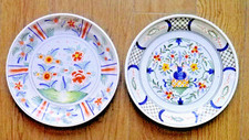 2 anciens plats creux décor DELFT floral signé AK et AD