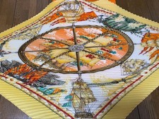 Foulard Hermès plissé en
