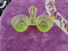 Salière Poivrière ancienne en Verre Ouraline Vert Jaune Art Déco