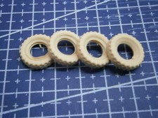 lot 4 pneus dinky toys crème