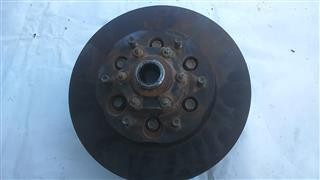 Fusee avant gauche nissan - gauche,