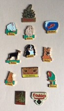 Lot 12 PIN'S FRISKIES NOURRITURE  ANIMAUX PET FOOD CHIEN CHAT OISEAU 1 PIN'S A.B