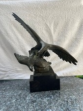 Aigle sur sa proie en bronze, Signé Alexandre kelety 1874-1940 48 cm de hauteur