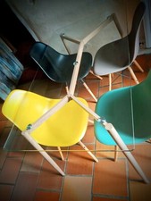 table verre et chaises scandinaves