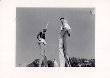 Kenya, Acrobates sur des échasses, Tirage vintage, ca.1930 Kenya, Acrobates sur 