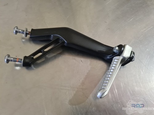 Platine repose pied passager