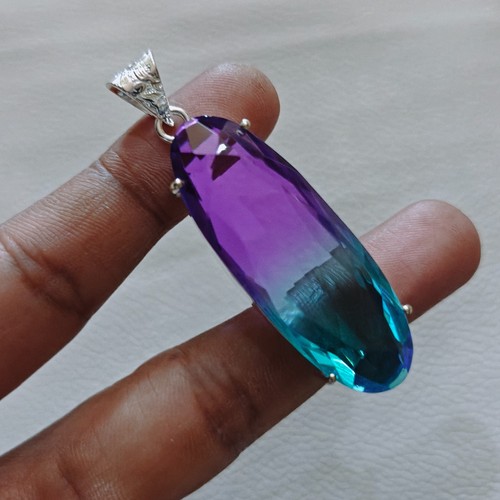 Pendentif ovale fait main - , en