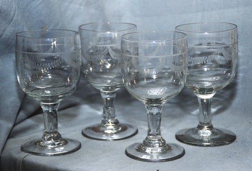 Quatre verres vin anciens - verres,