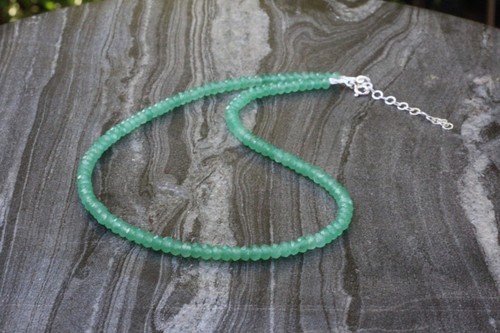Collier ras cou - du, perles