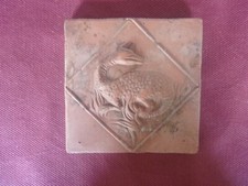 Beau carreau en terre cuite