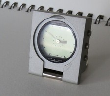 montre de bureau metal