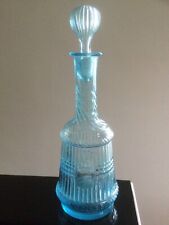 1 ANCIENNE CARAFE VERRE MOULÉ GRAVÉ  BLEU complète avec son bouchon XIXÈ