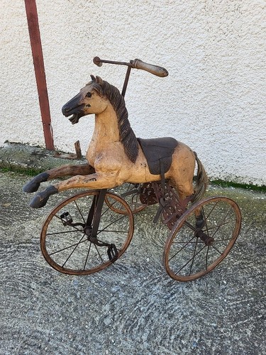 Ancien cheval pedales - ancien, a
