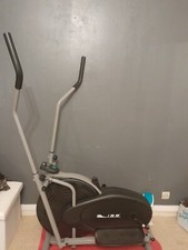 Vélo elliptique  à volant d'inertie 5kg e résistance réglable 8 niveaux