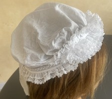 N 16 : Coiffe Ancienne , Forme Charlotte , Batiste et Dentelle