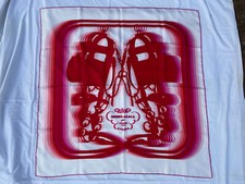 Foulard carré Hermès en soie - Brides de Gala shadow - rose rouge - 90 cm