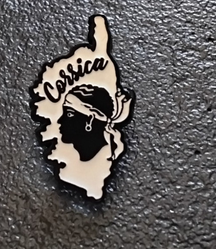 Pin tourisme corse tête - pin’s,