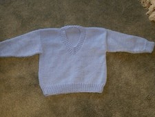 Pull col V tricoté main main bébé garçon 2-4 mois