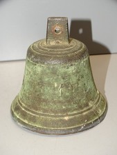 -JOLIE ANCIENNE CLOCHE BRONZE Patiné à REFLETS VERTS SONNAILLES COLLECTION   D