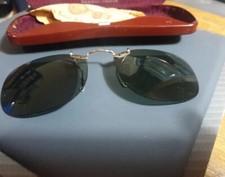  anciennes  paires de lunettes