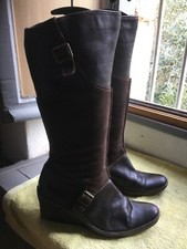 Bottes compensées cuir et daim brun . T 38 (T/G/V) D