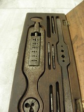 ANTIQUE tool Threading Set Mechanic JEWELERS SCREW DIE OR THREADING wood box