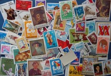 Lot de plus de 200 timbres de Roumanie dans une pochette