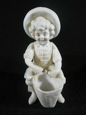 RAVISSANTE FIGURINE GARÇON AU