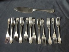 SUITE DE DOUZE FOURCHETTES A