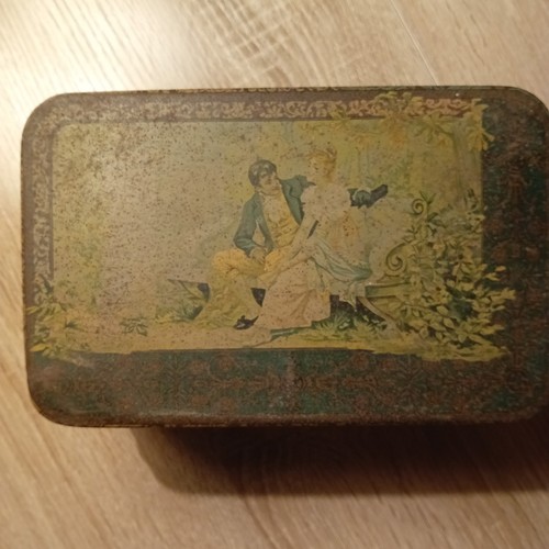 Boîte ancienne - , lu