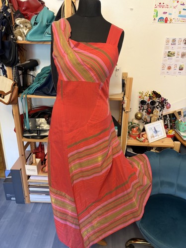 Longue robe asymétrique