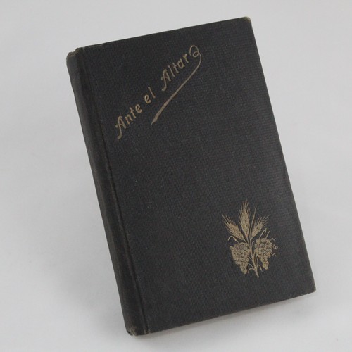 Ancien livre religieux devant - ancien,
