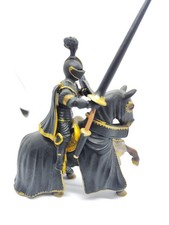 Schleich figurine collection chevalier noir à cheval 70032
