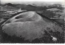 Carte postale Auvergne (63) - Le cratère d'un ancien volcan. Le Puy Pariou