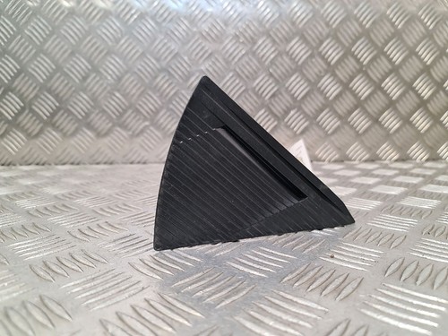 Enjoliveur triangle noir - , "sur