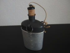 Gourde avec quart armée