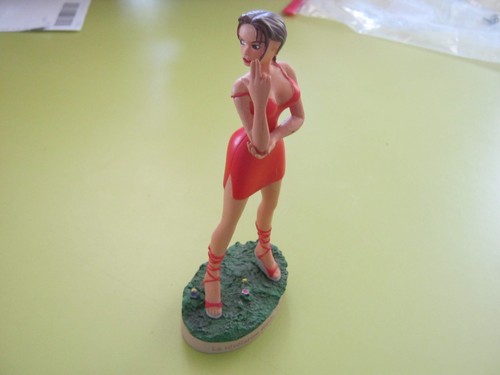 Figurine lara croft tomb - lara,