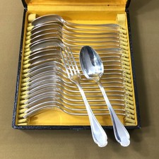 ménagère 12 couverts de