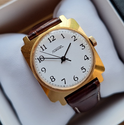 Rare montre carrée raketa - rare,