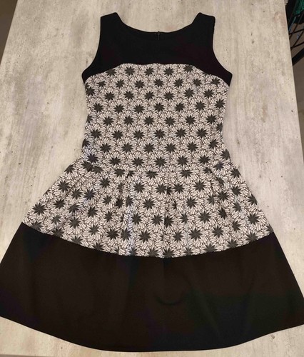 Robe noire blanche - , fleurie