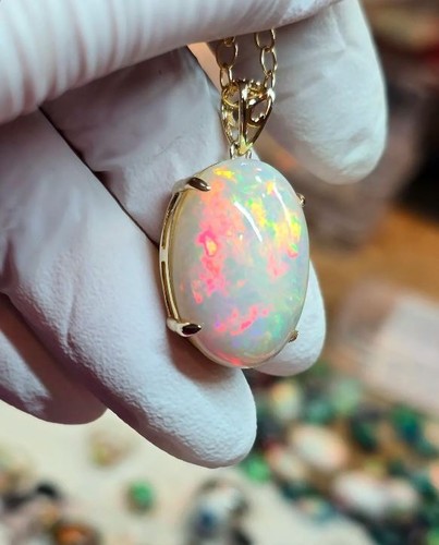 Collier pendentif ovale